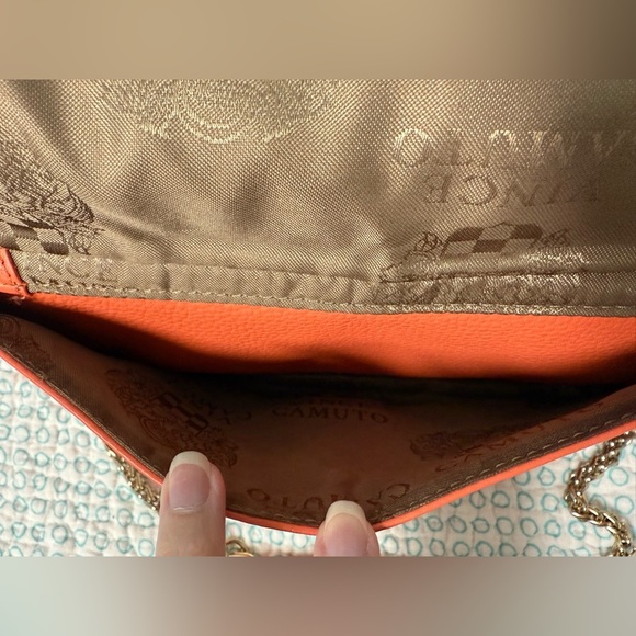 🖤 Vince Camuto Rehabber Bag Coral-Orange Pebbled Leather Turn-Lock Shoulder Bag - Picture 16 of 16